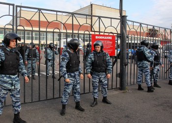 В Москве полиция проводит проверки на рынках и ищет криптофермы